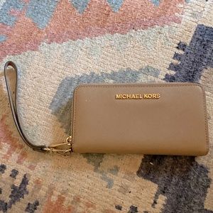 Michael Kors wallet/wristlet
